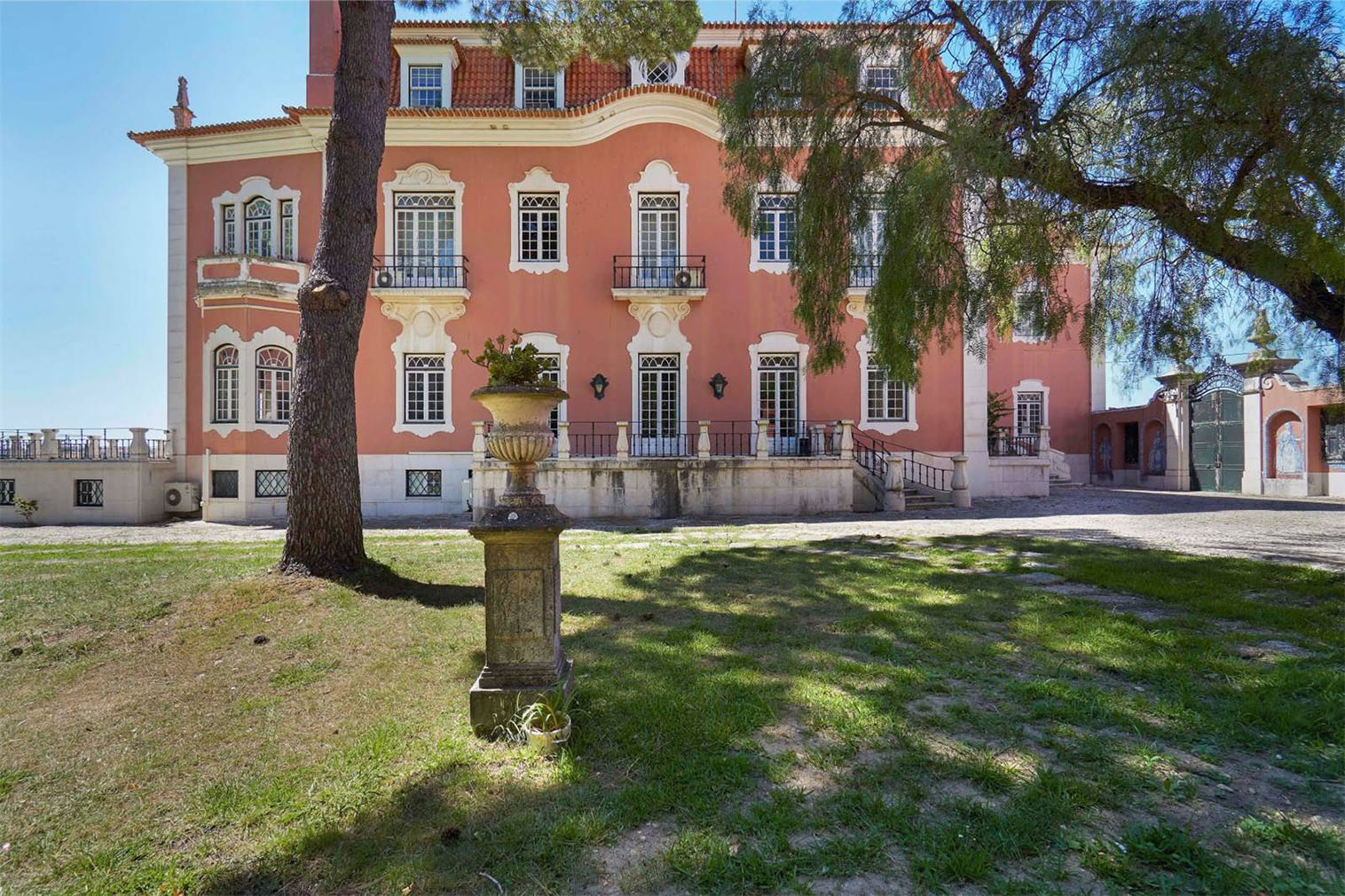 5 of our favourite Lisbon properties on the market right now: Santa Clara mansion